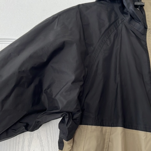 EUC Helly Hansen rain ☔️ jacket - Picture 4 of 17